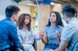 Team reflektiert im Workshop